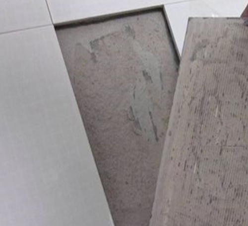 柳城瓷砖空鼓维修公司分享瓷砖铺贴时如果打浆（即涂抹在瓷砖背面和基层上的砂浆或瓷砖胶）过少，会带来以下问题